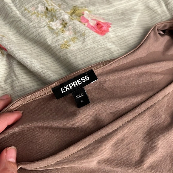 LIKE NEW OFF SHOULDER EXPRESS BLOUSE - Picture 3 of 3